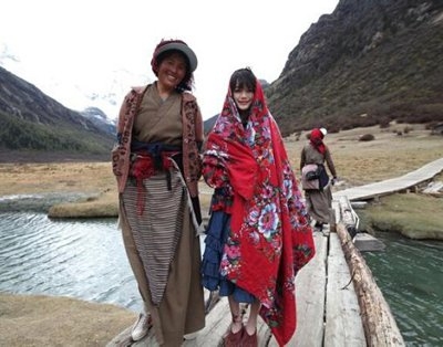 南笙姑娘减肥前真实照 宅男女神在西藏拍照也很美