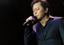 演员王杰   香港和台湾乐坛的歌神之一他的地位堪比谭咏麟和张国荣