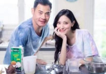 TVB知名男星黄智贤  与太太结婚18年不生育把狗当孩子