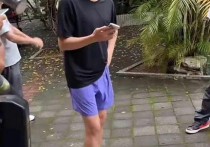 孙俪邓超个人资料（网友偶遇邓超孙俪夫妇拍戏照片中两人打扮都十分朴素）