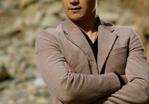 演员任成伟老婆（任程伟不像某些男星成名后就抛弃了糟糠妻患难妻）