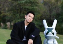 李现黑西装随拍上线（像是行走中的衣服架子穿什么都很好看）