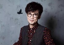 唱红《黄昏》的周传雄（现在苍老憔悴与隐婚13年的妻子恩爱有加）