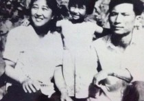 贾玲与妈妈的故事（19岁失去妈妈后这辈子都不会再快乐了）