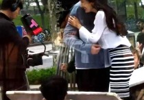 跟杨幂拍完吻戏就用纸巾擦嘴（为啥杨幂跟许凯拍吻戏总感觉她揩油）