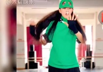 杨丽萍舞蹈家留了40多年指甲意外折断（保险公司会投保价值超过百万元）