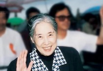 1980年李雪健在话剧中饰演林彪（因太过逼真王光美拒绝和他握手）