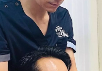 香港男星李忠希转行做按摩师  对于自己的按摩店颇有信心