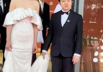 王祖蓝给老婆李亚男提裙子（北京国际电影节像花童婚姻不般配为何得以存续）