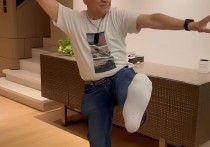演员秦沛简介（从一头青丝变成了缕缕白发不禁让人感慨岁月的无情）