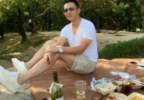 演员张莹莹简介（连拍照的角度都那么相似很难不让人怀疑）