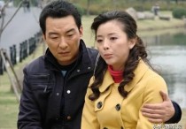 演员郝平与大哥  出演过很多怕老婆的好男人角色
