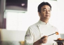 韩国美食家白钟元在武汉品尝美食（见什么都想吃这下长见识了）