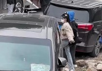 鞠婧祎片场身高照曝光（穿着厚厚的增高鞋怪不得每次都是怼脸拍）