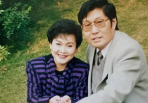 著名歌唱家李谷一（和丈夫携手走过的43年婚姻生活中肖卓能就像是宽阔的大地）