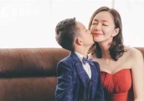 许榕真和老公异国恋十年（生活中许榕真却笑谈自己是准单亲妈妈被网友误会离婚）