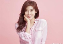河智苑与中国女演员（从她的近照中不难看出她已经走出丧亲之痛）