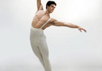 意大利舞蹈家Roberto Bolle（闪闪发光大人物被誉为芭蕾舞王子）