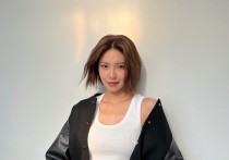 少女时代秀英剪短发引两派论战（一头清爽短发造型立刻在网络上引发大讨论）