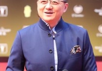 主持人金炜被叫了23年眼镜哥哥（主持23年少儿节目的快乐和王志文马晓晴关系铁）