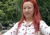 我是好平静年龄资料简介 白底红色草莓睡衣成了她的标志
