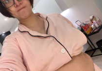 台湾女星李亮瑾掀起上衣晒孕肚（回不去的身材和皮肤还是很难过）