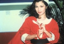 信仰基督教的翁美玲重视圣诞节还把自己装扮成圣诞老人