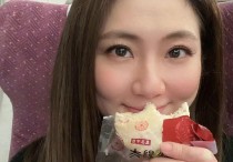 Selina晒自拍手上疤痕清晰可见（小男友说伤疤是美人鱼鳞重获真爱）