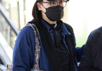 马思纯胖到差点认不出（背香奈儿也藏不住土气身材比妈妈还胖一圈）