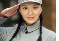叶一茜看建军90周年阅兵（心潮澎湃晒旧照穿军装的她真有气质）