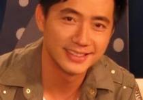 50岁广州演员彭新智  百分之百好老公妻子看起来很贤淑