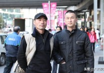 55岁王旭重回工地（戴安全帽汗流浃背旭日阳刚没落真不怪汪峰）