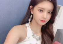 女团Everglow集体跪谢粉丝(华裔成员不愿跪反遭呛声滚回老家去)