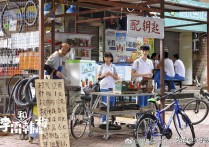 李雷和韩梅梅电影简介（暗恋是兵荒马乱在那看不见光亮的日子我偷偷地看你一遍又一遍）