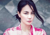 53岁王菲近况颜值下滑（出道32年带薪休假17年唯一的烦恼太红了）