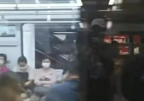 亮剑老戏骨何政军挤地铁无人知晓（在苍英小馆儿吃饭不炒作不攀比）