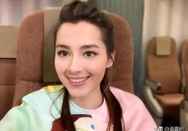港姐谢嘉怡全素颜出镜（肤色黝黑眼袋好大化妆前后差别超大）
