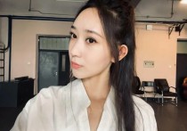 中国新疆艺人祖丽米热（天生丽质不仅人特别美拥有强烈的爱国心）