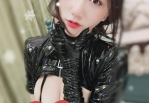 小小玉酱私人定制福利写真   几乎全程都充斥着“擦边”的内容