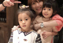 贾静雯女儿近视（《妈妈是超人》9位萌娃现状黄圣依儿子胖了）