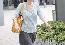 王菲穿得越佛系越高级（蓝色衬衫配阔腿裤超简约气场无敌）