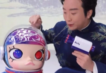 李玉刚对其爱不释手  众星晒争议的品牌玩具大家怎么看