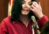 迈克尔杰克逊死后暴露鼻子真实状态（在太平间的他鼻子假体不见暴露真实状况）