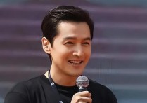 胡歌川西拍戏（皮肤黝黑头发凌乱却颠覆了网友对于他的认知）