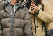 白百何养出一个好儿子  个头比较挺拔看起来颇有青春活力