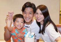 TVB小生黎诺懿和孕妻儿子（开心过中秋不过郑伊健夫妇就没有出镜）