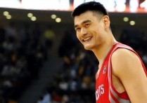 姚明首登NBA全明星赛场（引发了NBA球员以及国外球迷的不满）