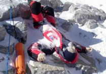珠穆朗玛峰上的尸体成了地标   罹难者因承受不住氧气稀薄被冻住