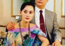 演员大宋佳（在几年前的采访中她承认自己依然爱着儿子的父亲）