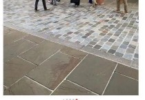 李湘带女儿逛打折村（王诗龄街边大口吃冰淇淋认出后满脸不悦）